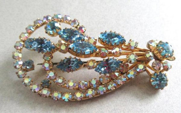 Vintage Rhinestone Pin Brilliant Stones 