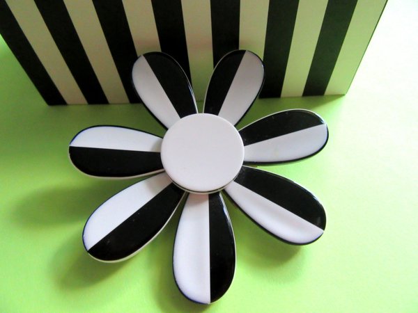 1960's Mod Lucite Flower Pin White Vintage Jewelry 