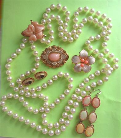 Vintage Costume Jewelry Lot Faux Pearls Necklace Pins Earrings