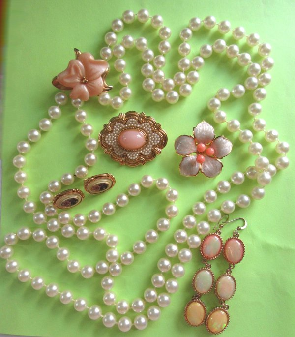 Vintage Jewelry Lot Faux Peals Pins Brooches