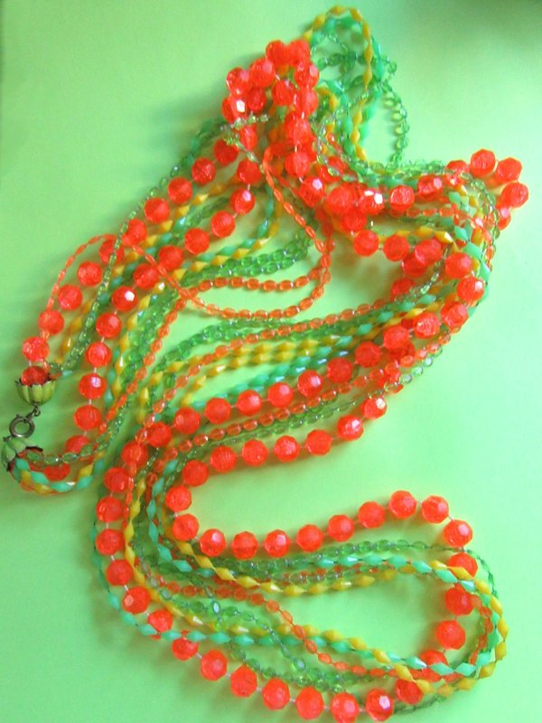 Mod 1960's Long Necklace Vintage Jewelry '60's Accessories 