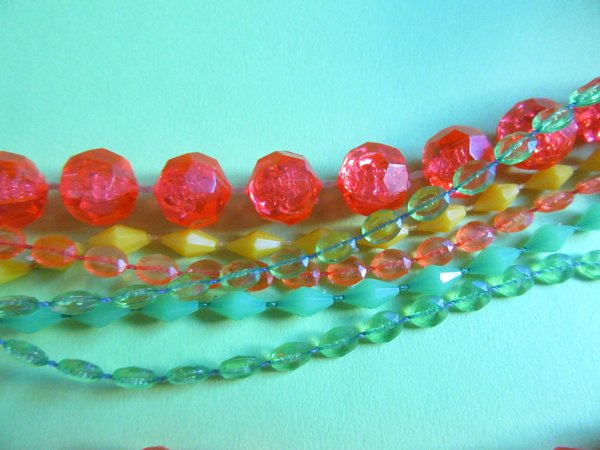 Mod 1960's Long Necklace Vintage Jewelry '60's Accessories 