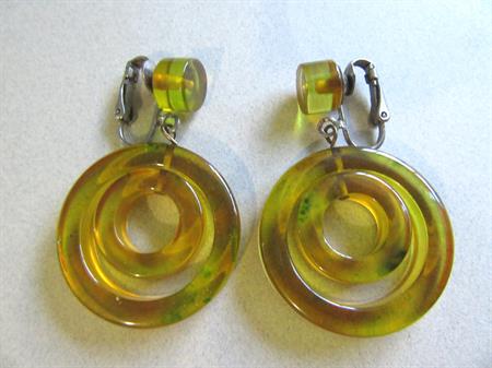 Bakelite Hoop Earrings Apple Juice with Green Swirls Ink Spot Clip On Vintage Costume Jewelry 