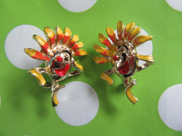 Anthropomorphic Pin Set Flowers Vintage Jewelry 