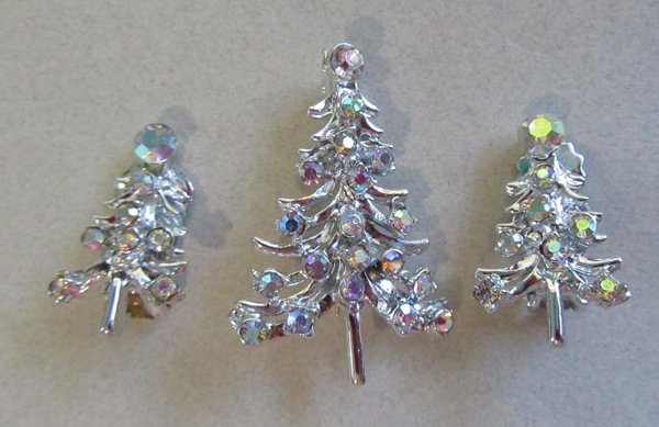 Rhinestone Christmas Tree Set Vintage Holiday Jewelry 