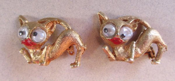Vintage Anthropomorphic Cat PinSet  Google Eyes 