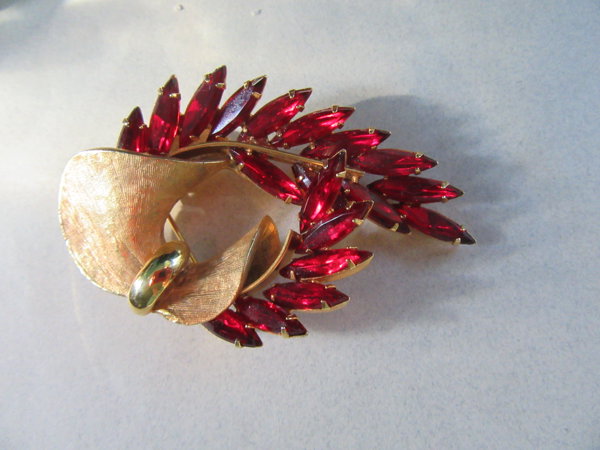 Vintage Red Rhinestone Pin Christmas Holiday Jewelry