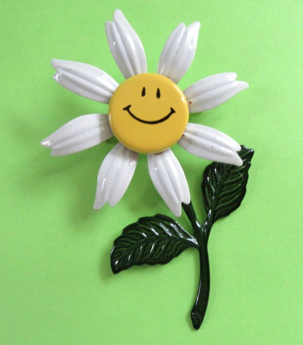 Anthropomorphic Pin Smiling Daisy Vintage Jewelry 