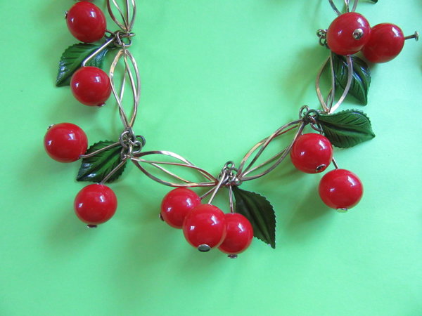Vintage Cherries Leaves Necklace and Bracelet Set