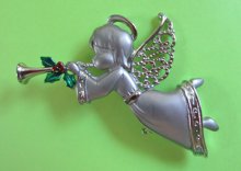 JJ Signed Christmas Angel Pin Vintage Jewelry 