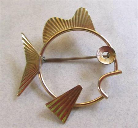 Krementz Signed Fish Pin Figural Vintage Jewelry Pisces