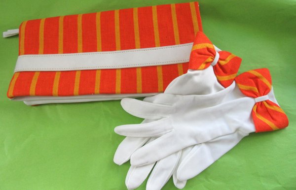 Mod 1960's Purse and Gloves Vintage Accessories