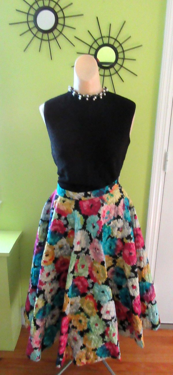 1950s Quilted Circle Pastel Flowers Vintage Clothing 