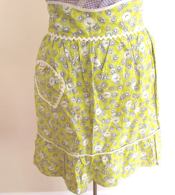 1940's Vintage Daisies Cotton Apron Never Worn