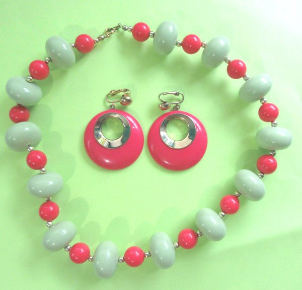 Lucite Necklace And  Mod Earrings Vintage Jewelry 
