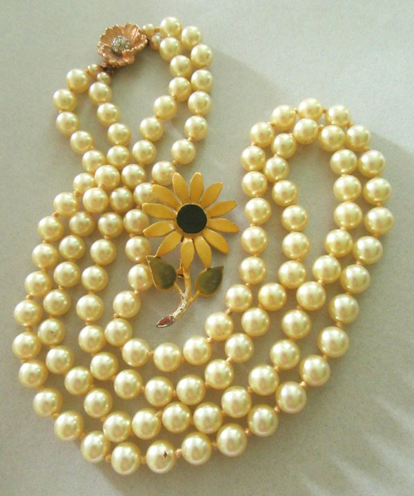 Vintage Yellow Faux Pearl Necklace and Pin