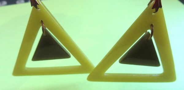 1960's Mod Green Lucite Clip Earrings Vintage Jewelry 