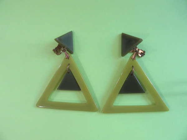 1960's Mod Green Lucite Clip Earrings Vintage Jewelry 
