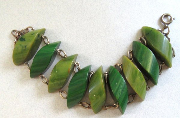 Vintage Bakelite Wave Bracelet Creamed Spinach 