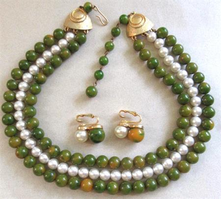 Vintage Bakelite Choker Necklace Set Faux Pearl