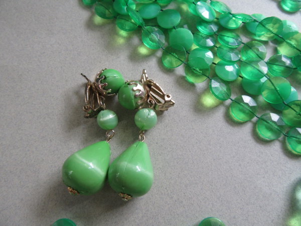 Mod 1960's Long Green Necklace Set Vintage Jewelry 