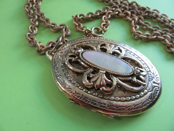 Vintage Whiting And Davis Photo Locket Necklace Signed Jewelry
