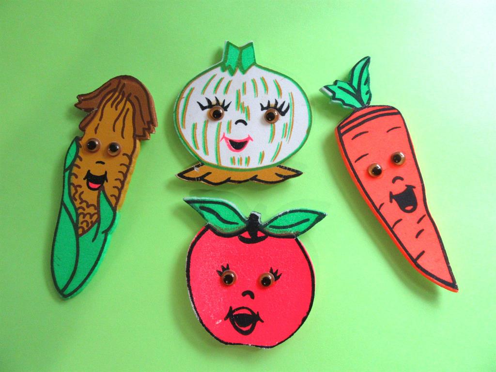 Vintage Anthropomorphic Google Eyes Refrigerator Vegetables and Fruit Taiwan Collectibles