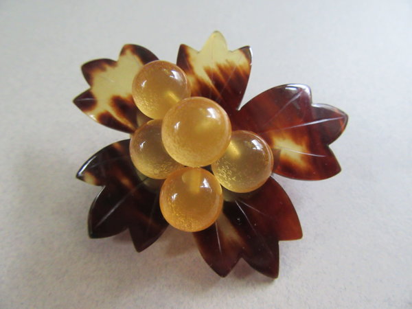 Baltic Honey Amber ? Pin Berries Leaves Vintage Jewelry