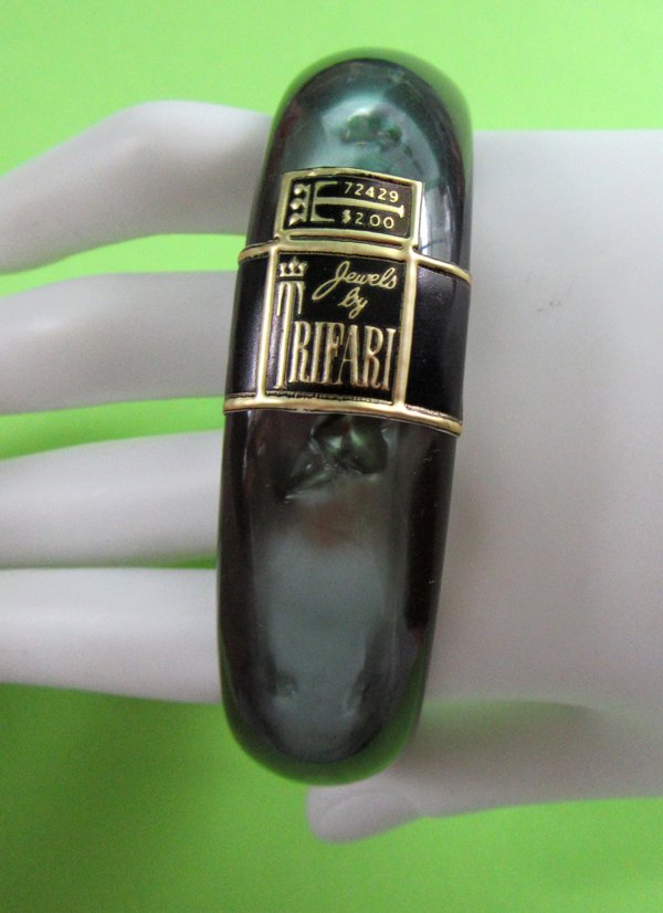 Vintage Crown Trifari "Illusion" Lucite Bangle Bracelet Signed Vintage Jewelry