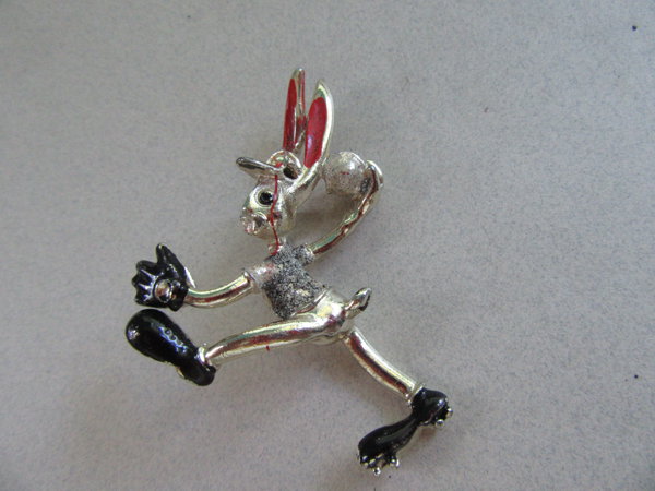 Reinad ? Bugs Bunny Baseball Pin Anthropomorphic Vintage Jewelry