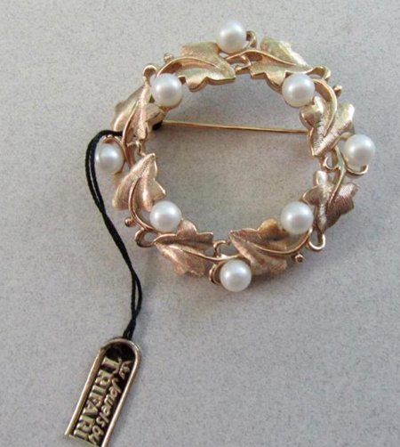 Vintage Crown Trifari Wreath Pin Original Tag Signed Jewelry 