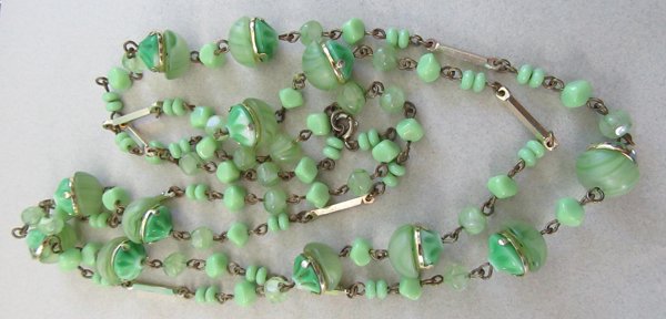 Vintage Glass Jadeite Green Necklace