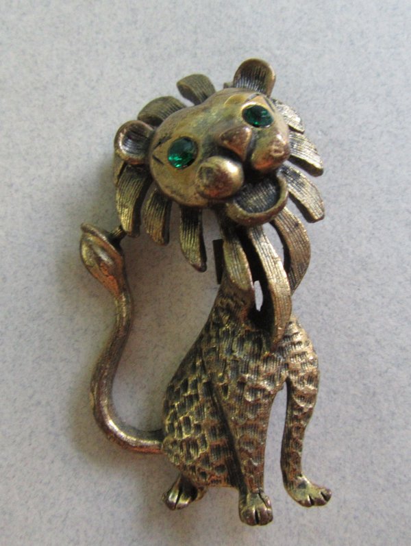 Vintage Lion Pin Figural Leo August Birthday 