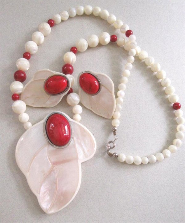 Vintage Mother of Pearl Necklace Set 