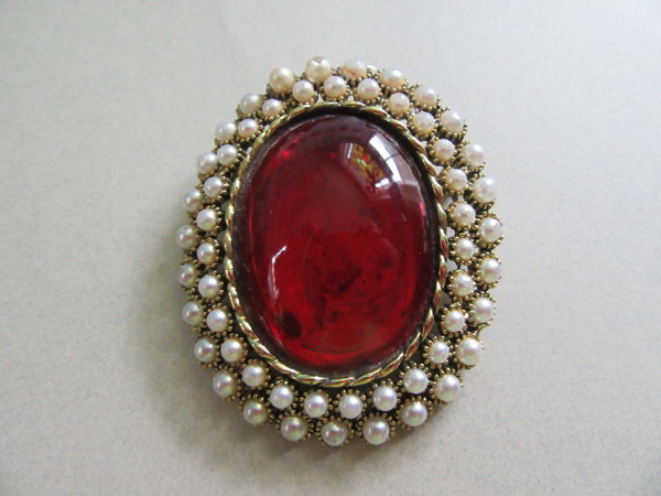 Vintage Dodds Signed Red Glass Pin As is 