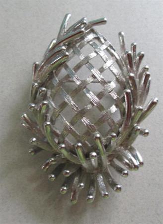 Lisner Signed  Pin Vintage Jewelry