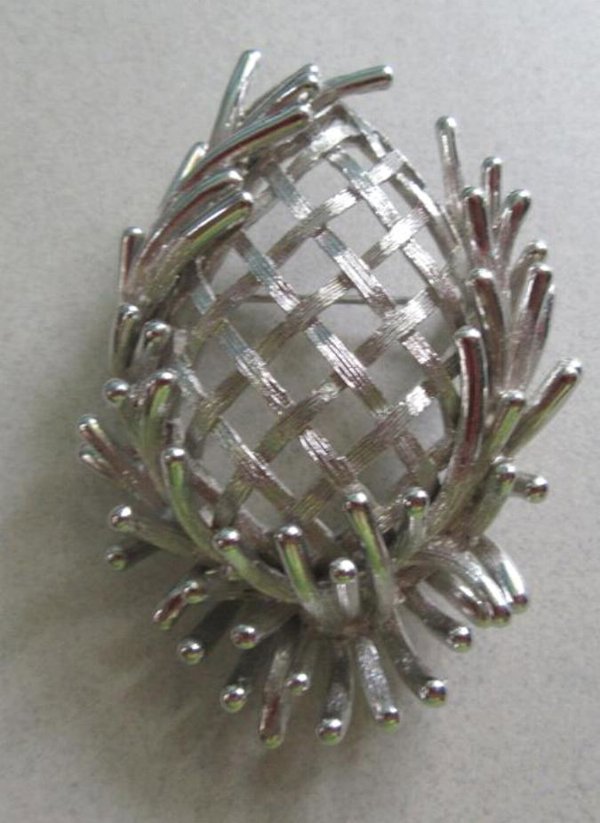 Lisner Signed  Pin Vintage Jewelry