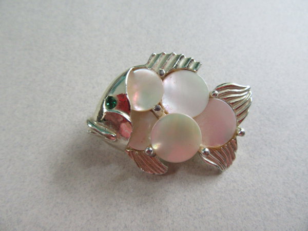 Vintage Mother of Pearl Fish Pin Pisces 
