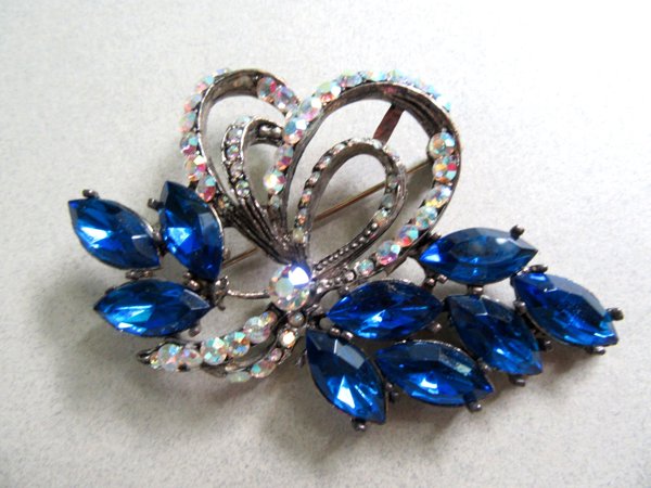 Weiss Knock Off Rhinestone Pin 