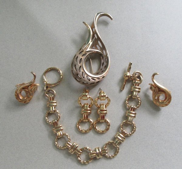 Vintage Jewelry Lot Pin Earrings Bracelet 