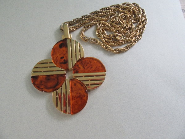 Crown Trifari Bakelite Necklace Tortoise Signed Vintage Jewelry