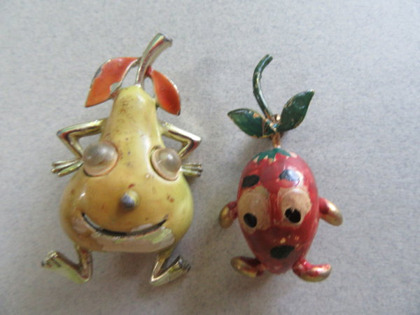 Anthropomorphic Google Eyes Pear and Apple Pin AS 