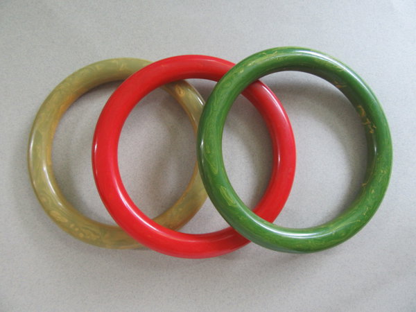 Vintage Bakelite Bangles Tomato Avocado Green 
