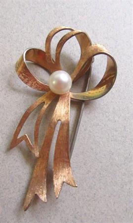 Krementz Genuine Pearl Bow Pin Signed Jewelry