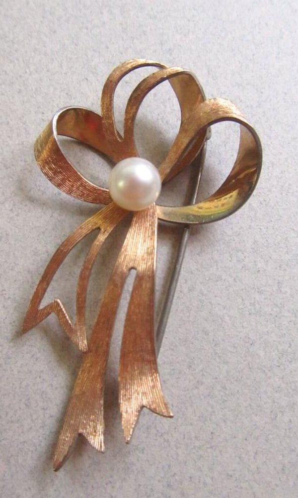 Krementz Genuine Pearl Bow Pin Signed Jewelry