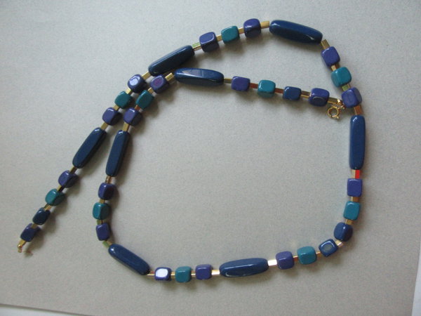 Vintage Crown Trifari Lucite Necklace Signed Jewelry