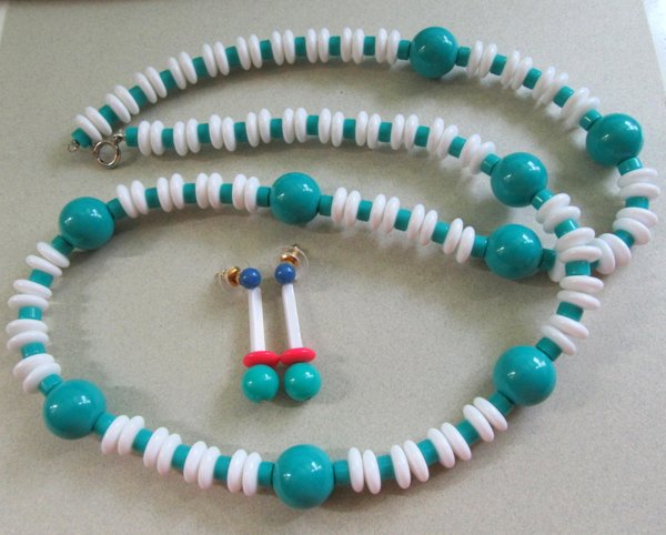 1980's Lucite Necklace and Earrings Vintage Jewelry