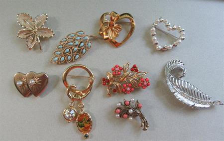 Vintage and Newer Pin Lot Rhinestone Faux Pearls Sarah Coventry Avon Costume Jewelry Hearts Floral Leaves