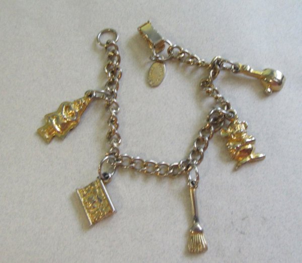 1980's Child's Cinderella Charm Bracelet Dinsney Collectibles