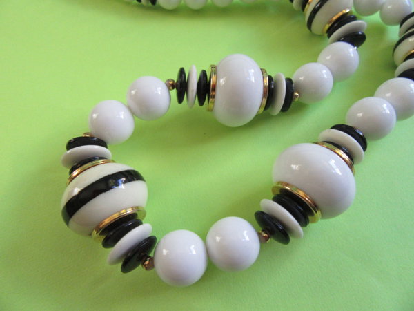 1980's Lucite Necklace Japan Vintage Jewelry